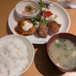 社 - からコロ定食　800円