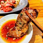 大衆酒場 藤沢ホルモン - 牛カルビ（アップ）