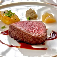 SALONE TOKYO - なかやま牧場、高原黒牛ランプステーキ　うど3種のバリアツィオーネ　うどのフリットはいけますね♫