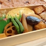 日本橋 弁松総本店 - 並六赤飯 1242円。