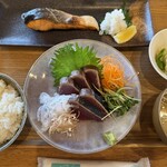 定越食堂 - 時しらずとかつおの藁焼き定食