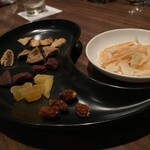 前川別邸 - 最高のツマミ、ドライフルーツ