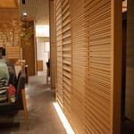 虎白 - カウンターから店内奥に向かって  2014.8.2x