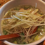 会津ラーメン 和 - 漬け汁にネギ