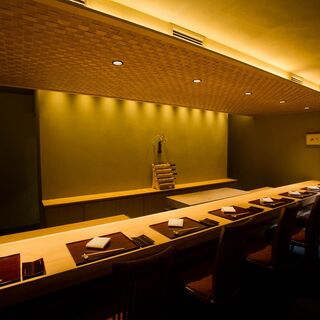 In a Simple and Elegant Space, Gently Engaging with the Breath of the Four Seasons