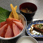 ハゲ天  - ハゲ天…お任せランチ
      海鮮丼、ハラモ、味噌汁、デザート、珈琲