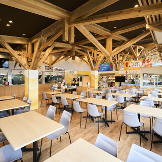 砂丘をイメージした空間は、鳥取旅行のお食事にぴったり◎