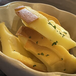 焼きもの家 慶 - いきなり12種類の小鉢を見せられて選択を迫られてパニックに陥りながら、コスパ最高な感じがしたスモークチーズを選択^_^