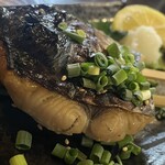 焼きもの家 慶 - 鰆のゆず塩漬け焼き。さわらというのは、料理の仕方でいかようにも味と食感が変わるもののようだ。