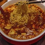 やまか飯店 - マーボーラーメン麺リフト