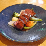 エマーブル - 但馬のジビエ「ココ鹿」のもも肉のステーキ