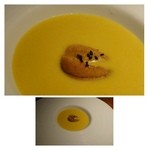 大どころ - かぼちゃの冷製スープ、上には唐津の赤雲丹、中には湯葉が入っています