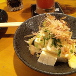 この日のお通しは冷奴