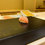 兄弟寿し - 魚も米も酒も美味い新潟はズルいよね、お値段高すぎないし。甘海老だけ角度変えて来た。