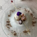 グランブルーミムラ - 繊細な飴細工の先にエディブルフラワー