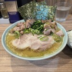 ラーメン 清水家 - ラーメン中にコロチャーダブル