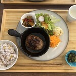 キッチン カプリス - よくばりランチプレート　ハンバーグ(オニオンバルサミコソース) 1,590円