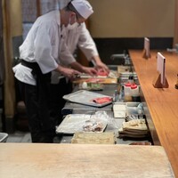 味工房まんま 別館 - 串に金目鯛を刺す　一生懸命さが伝わってくる