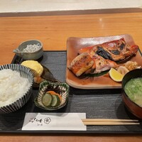 味工房まんま 別館 - specialistな金目鯛定食の出来上がり