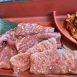 野野 - 上からハラミ、ロース、カルビ