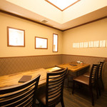 北新地たゆたゆDX - 落ち着いた雰囲気のテーブル席