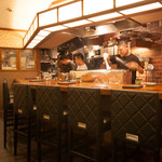 北新地たゆたゆDX - カウンター席：おひとり様も大歓迎です。