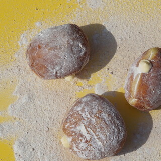 カレーパンだけじゃない！もっちり食感の生ドーナツも大人気