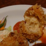 洋食家ロンシャン 本店 - カニクリームコロッケ小(切開後)