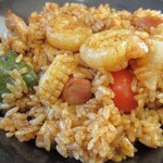 渚園 - 大きめのエビ2尾、鶏肉、ウインナーソーセージ、パプリカ、玉ねぎなどが入っています