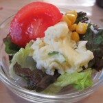 渚園 - ジャンバラヤに付くサラダ