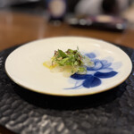 季音 - スモークされたカワハギのカルパッチョ