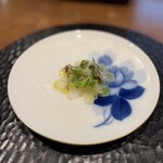 季音 - スモークされたカワハギのカルパッチョ