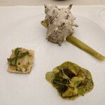 葉山ホテル音羽ノ森 - 毛蟹のタルトレット・ヤングコーンと地サザエとルッコラバター新玉葱のブランマンジェと北海道産ウニ