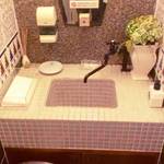 タビト - タイルのかわいいトイレ♡ハンドクリームが置いてあった