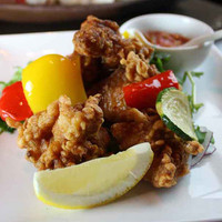鶏の唐揚げ 彩り野菜添え