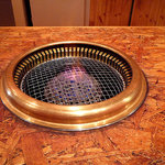 焼肉工房神戸館 - 無煙ロースターです。
