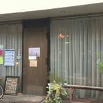 カフェ・ラ・トープ - 外観からは中は見えにくい