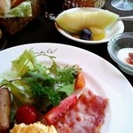 軽井沢　ノームの森 - 初日　朝食　メロンが違うの