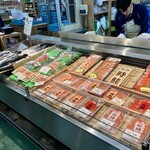 釧路 北匠 釧路和商市場店 - 加工品もこの時期は時鮭と桜鱒が軸かな