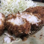 とんかつ美よし - 魚フライを割ってみた。ご開帳よ。