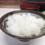 とんかつ美よし - ご飯が美味しい。大盛りにしたいわぁ、血糖値を忘れて。