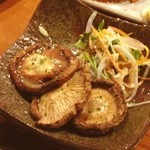 Robatashichifukujin - しいたけのバター焼き♪
                        (^○^)