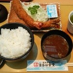 まるは食堂 - エビ2本+御飯大+味噌汁 1530円税込