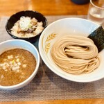 麺 ゆるり - 【大盛】濃厚鰹つけ麺 + 肉飯