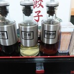 Geishun Gyoza - 桌上调味料