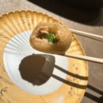 北新地 ふか - うるいの食感と大人しい風味が、桜鱒の繊細な風味と合っている
      
      どことなくロシア料理のクーリビヤックと構成が似てる気がする