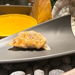 北新地 ふか - 3．焼餃子 改
      
      マンガリッツァ豚が餡になった贅沢な焼き餃子
      豚臭さのない上品な香りと旨みがガツンとくる。