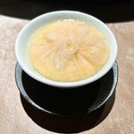 北新地 ふか - 6．未来コーンの大籠包
      
      コーンの水分、甘みをダイレクトに味わえる
      
      蒸したことで、コーンと竹の青さを感じる