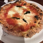 ベッラ・ナポリ - マルゲリータ　かなり美味い