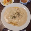パスタ専門店AKATOMBO - シーフードとポルチーニソースのクリームソースと、サラダ＆スープ